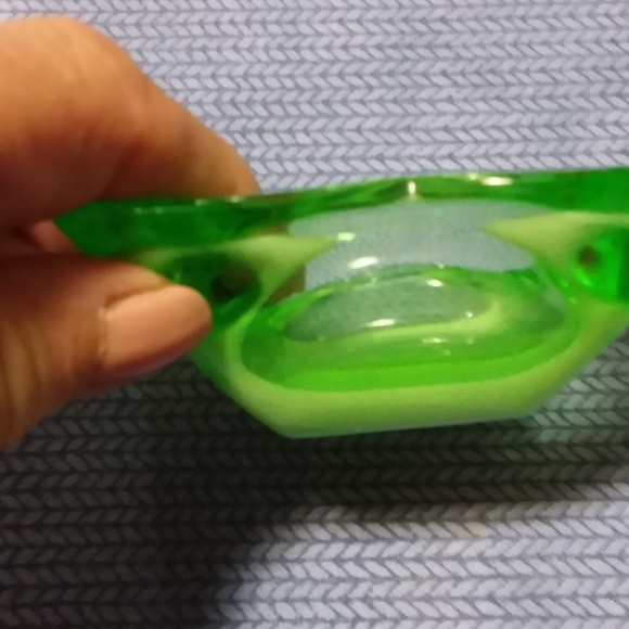 Vintage MCM cased green art glass dish - Picture 3 of 4